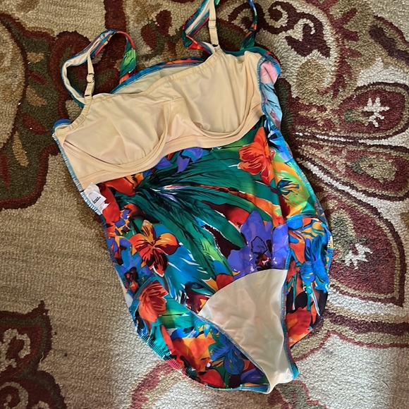 MIRACLESUIT Size LARGE Underwire Slimming Vibrant Florals Gathers $138 - Picture 9 of 16